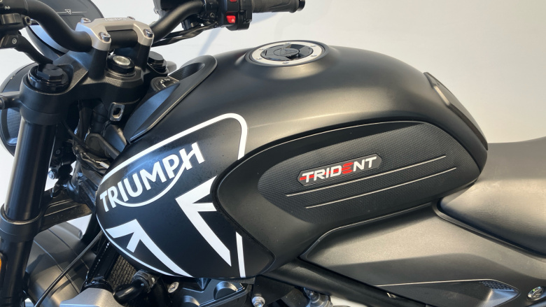 Triumph Trident (20MY)